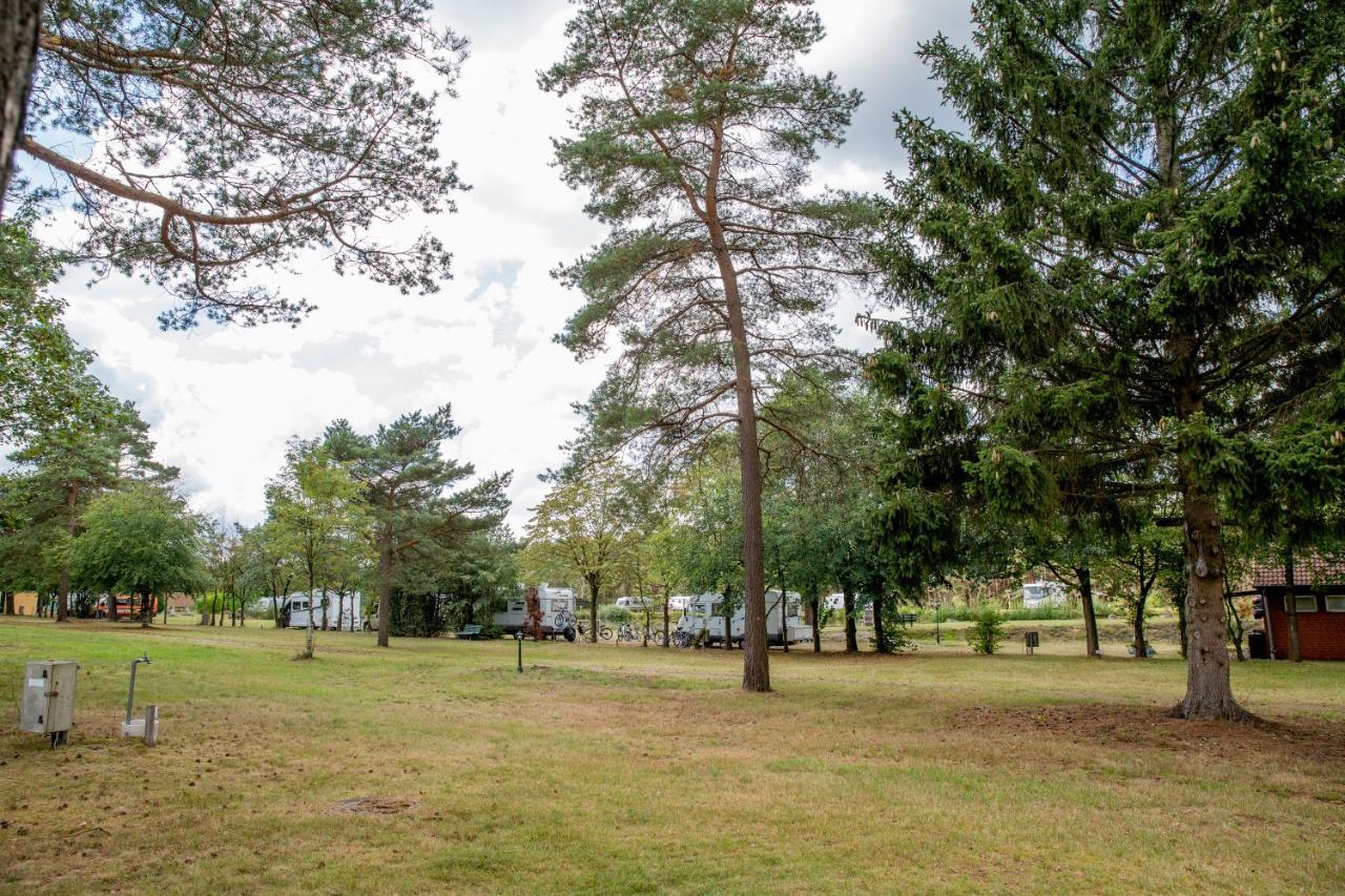 Naturcamping Lueneburger Heide - Chalets & Tiny Haeuser Зольтау Екстер'єр фото